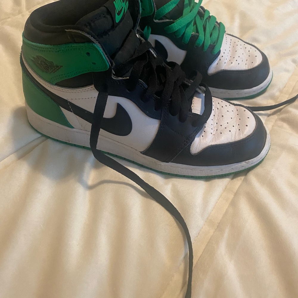 Nike Black and Green Sneakers High-Top Classic